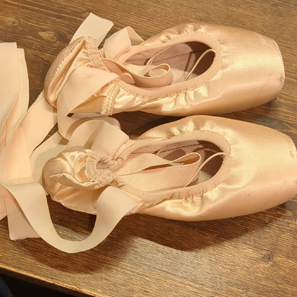Capezio Phoenix Pointe Shoes 9N